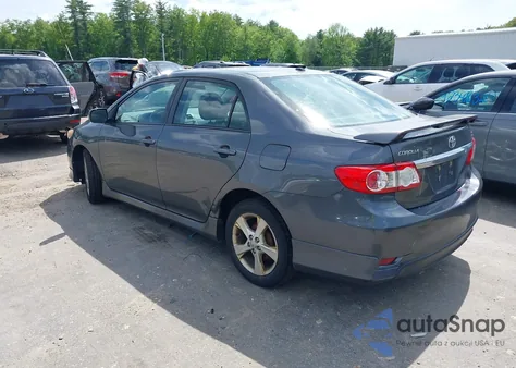 2011 Toyota Corolla S z USA, uszkodzony, nr VIN 2T1BU4EE5BC582243